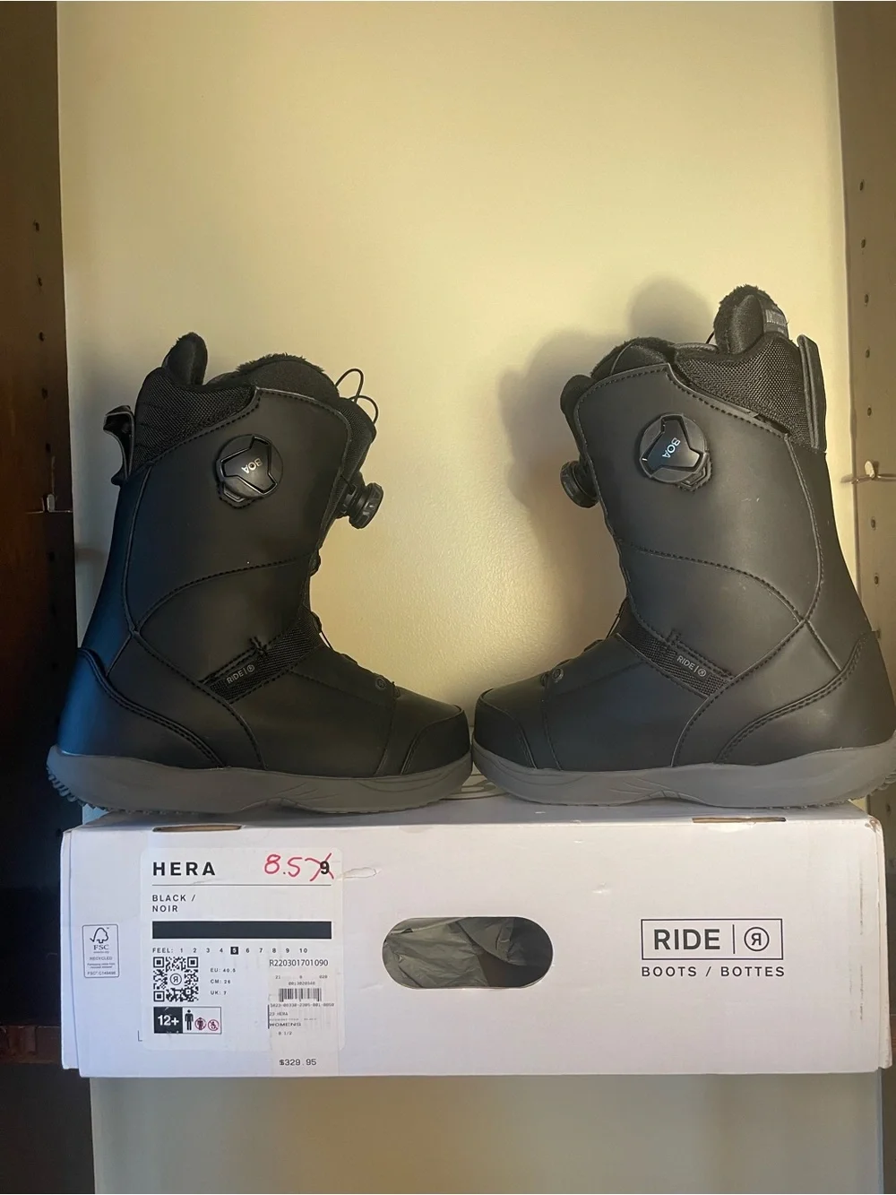 Hera Collection snowboard closure